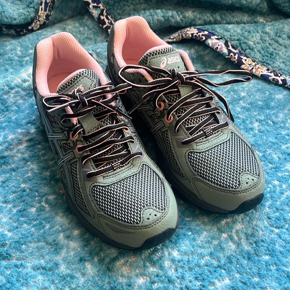 ASICS gel venture 6
